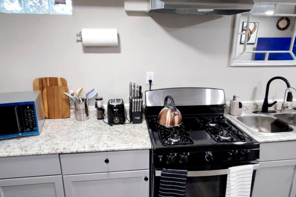 Spacious Suite Close To Downtown Indy/ King Bed インディアナポリス エクステリア 写真