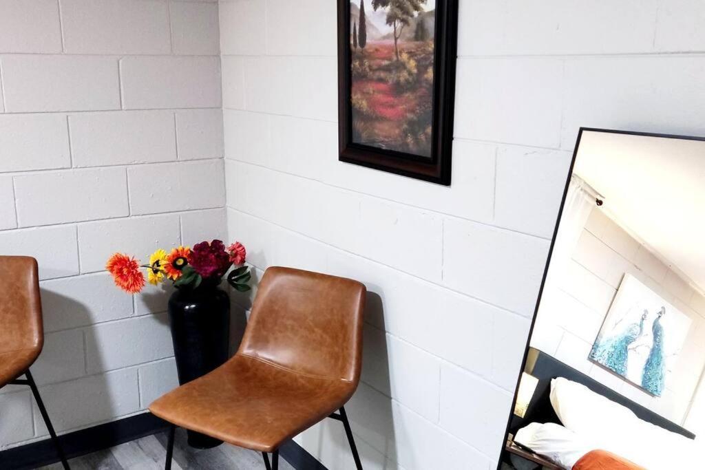 Spacious Suite Close To Downtown Indy/ King Bed インディアナポリス エクステリア 写真