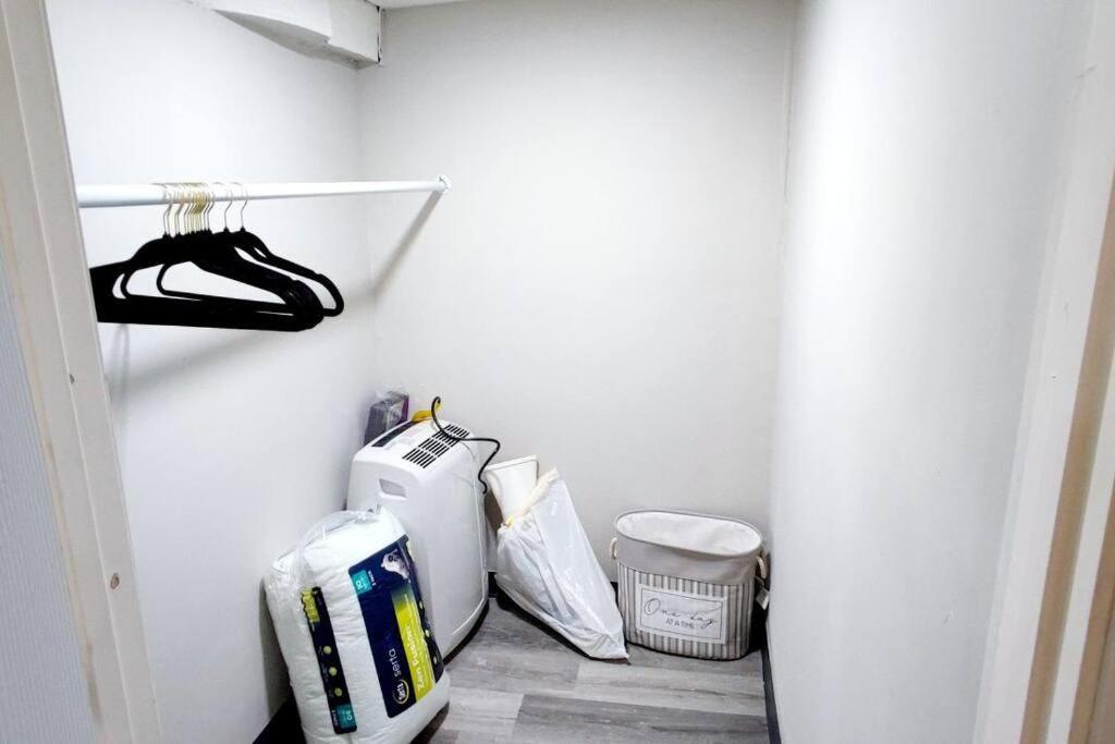 Spacious Suite Close To Downtown Indy/ King Bed インディアナポリス エクステリア 写真