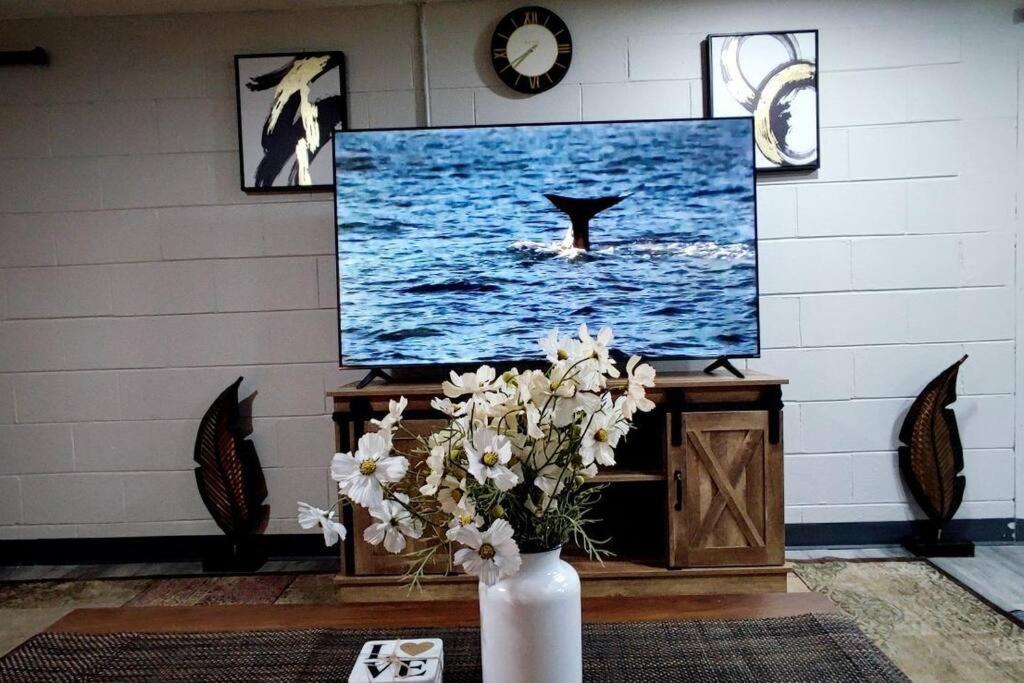Spacious Suite Close To Downtown Indy/ King Bed インディアナポリス エクステリア 写真
