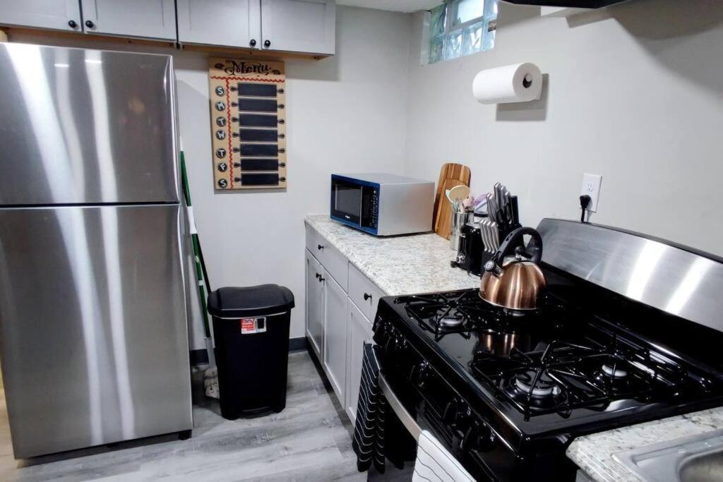 Spacious Suite Close To Downtown Indy/ King Bed インディアナポリス エクステリア 写真