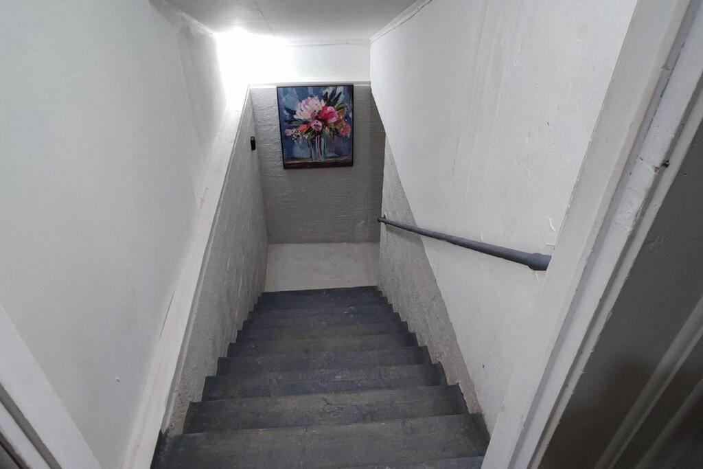 Spacious Suite Close To Downtown Indy/ King Bed インディアナポリス エクステリア 写真