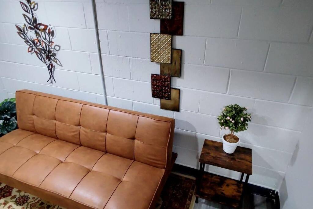 Spacious Suite Close To Downtown Indy/ King Bed インディアナポリス エクステリア 写真