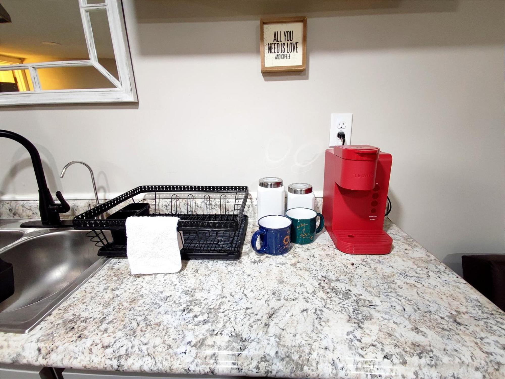 Spacious Suite Close To Downtown Indy/ King Bed インディアナポリス エクステリア 写真