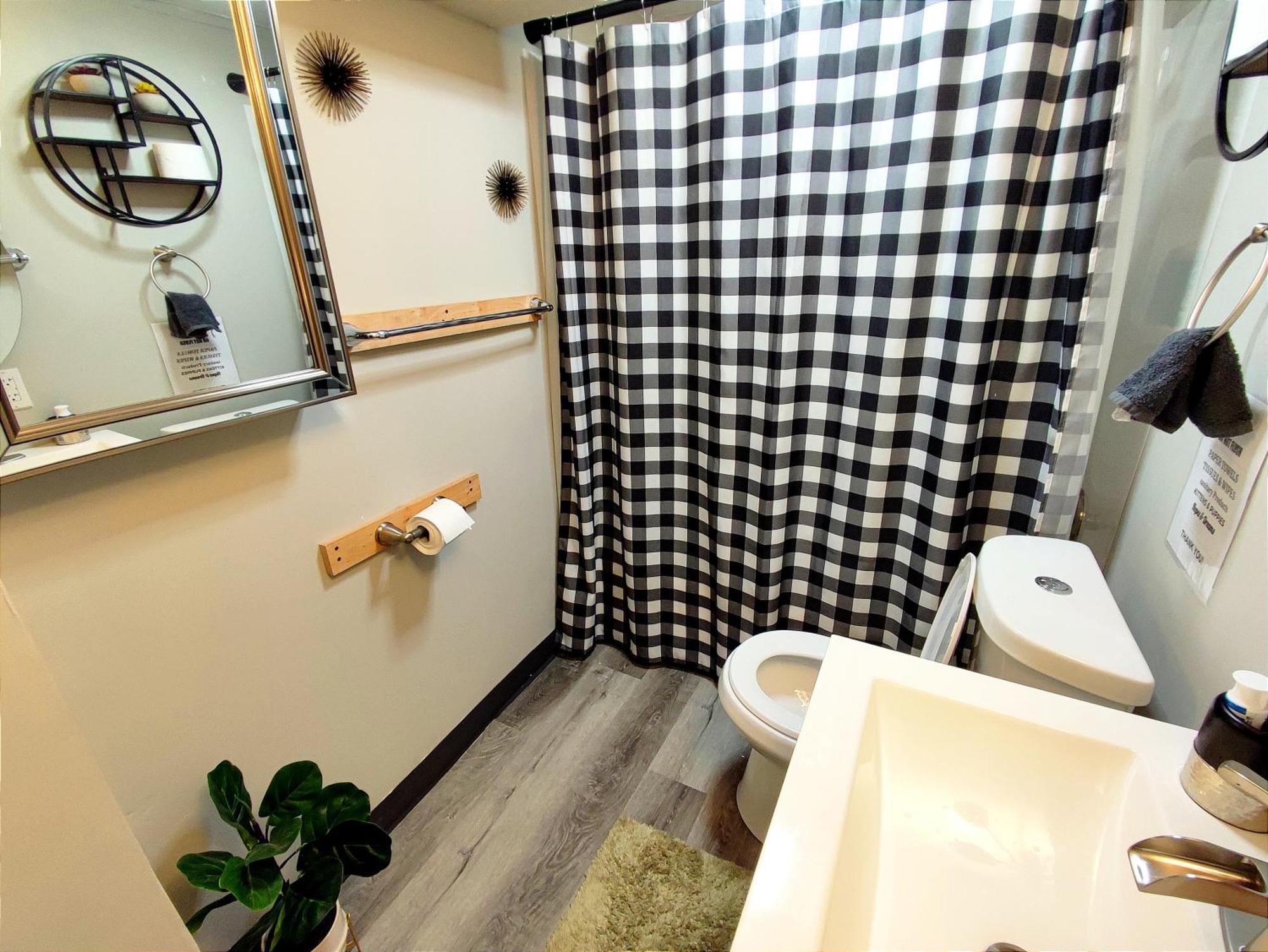 Spacious Suite Close To Downtown Indy/ King Bed インディアナポリス エクステリア 写真